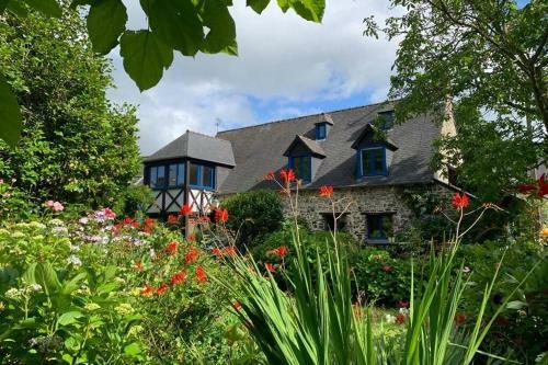 Grande Maison En Pierre, Calme, Jardin Arbor�.