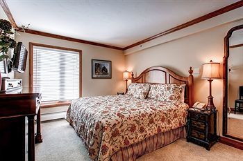 Lion Square Lodge