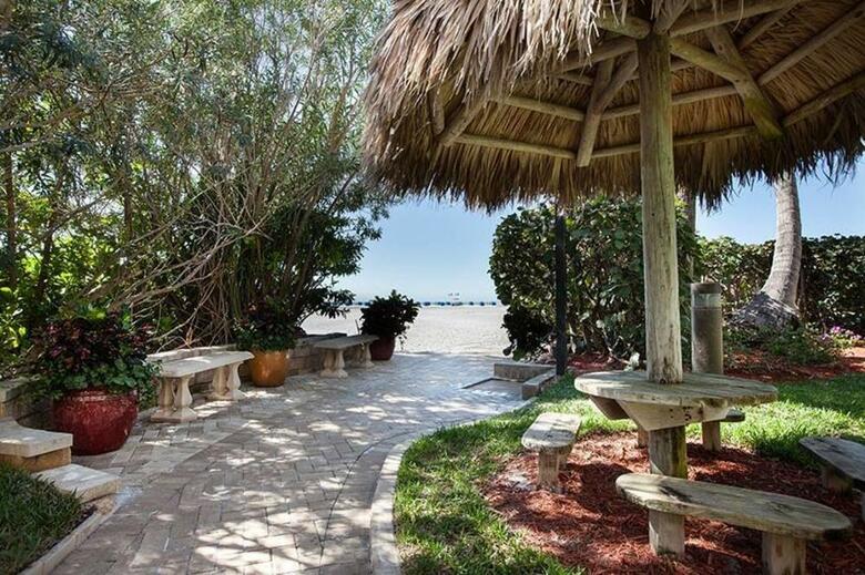 Hotel Pointe Estero Resort