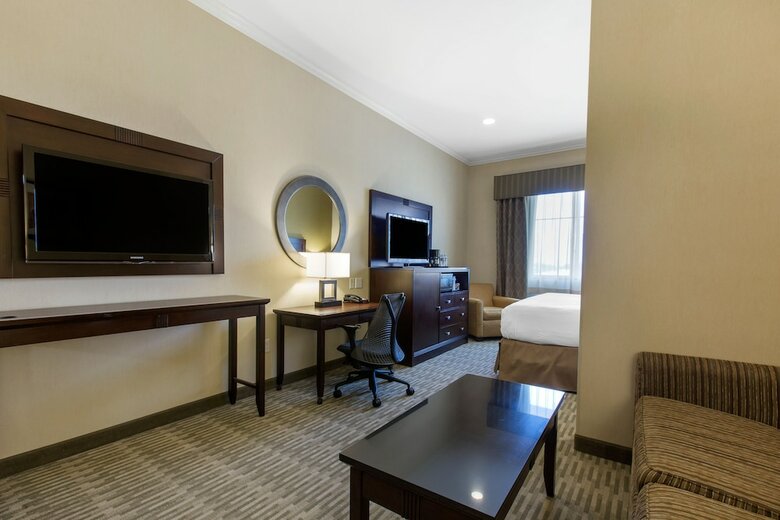 The Oaks Hotel & Suites