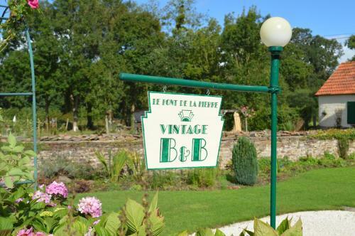 Le Pont de La Pierre Vintage B&B