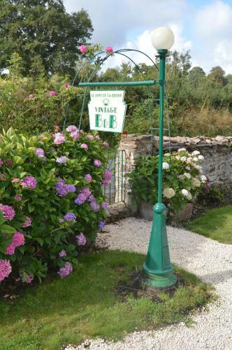 Le Pont de La Pierre Vintage B&B