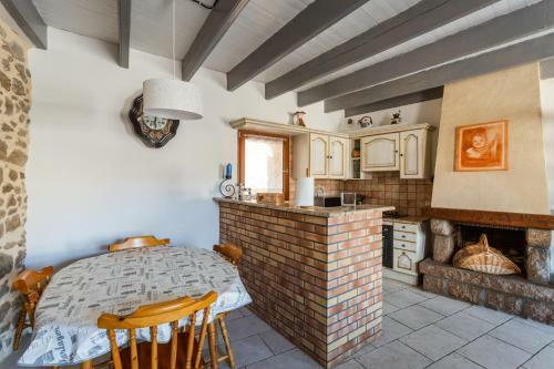 Saint Coulomb, Les Bas Chemins Maison