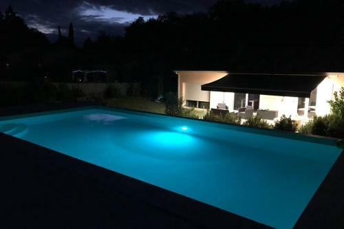Maison Piscine Priv�e Vall�e Ch�teaux Dordogne
