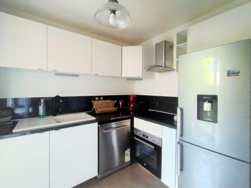 Chic And Spacious Apart With Terrace And Parking