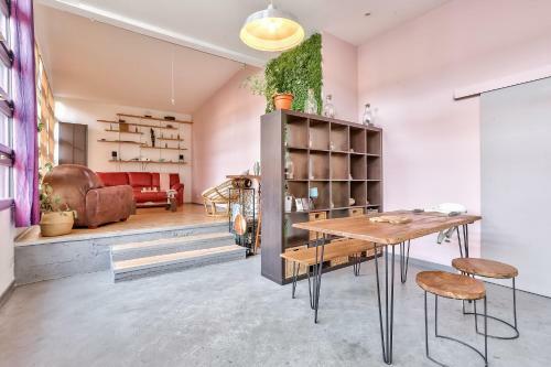 Chic And Spacious Apart Near Paris