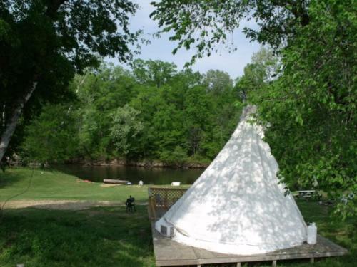 Hotel Diamond John's Riverside Retreat