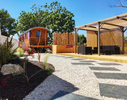 Aparthotel Logis Le Nid Du Pont de Gau