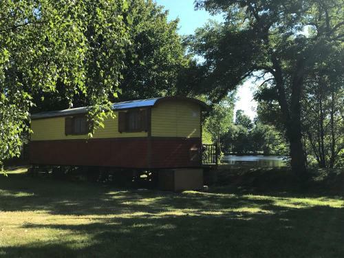 Hostal Domaine Des Z'ailes