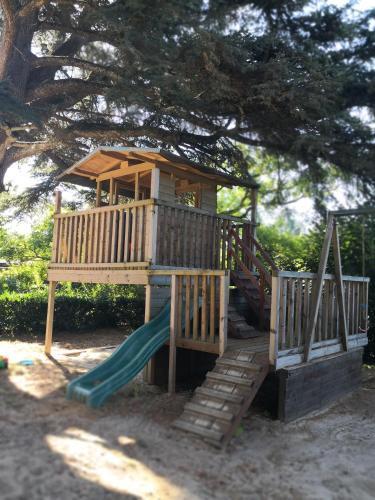 Hostal Maison Courbarien