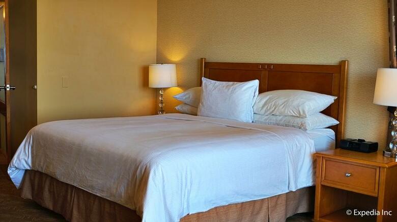 Grand Pacific Palisades Resort & Hotel