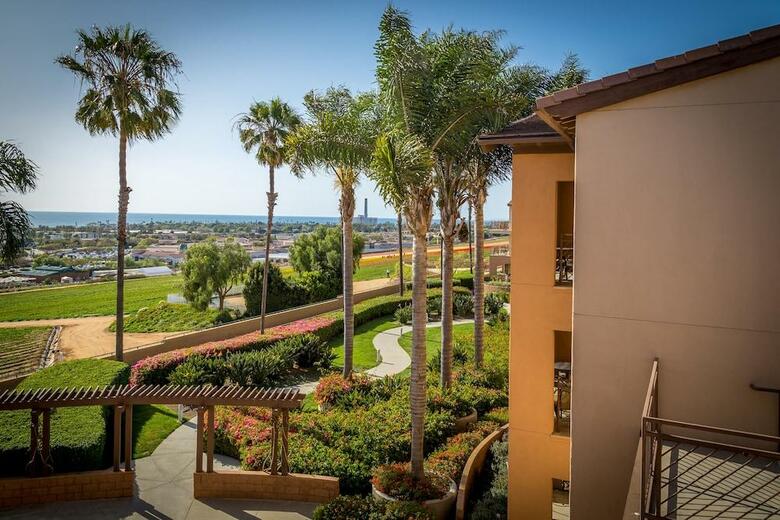 Grand Pacific Palisades Resort & Hotel