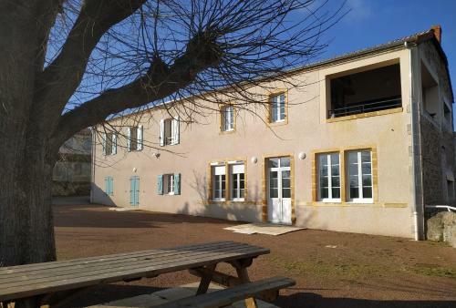 Hostal La Courlande