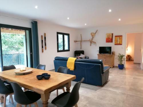Nice Property Near Touristic Sightseeing And River