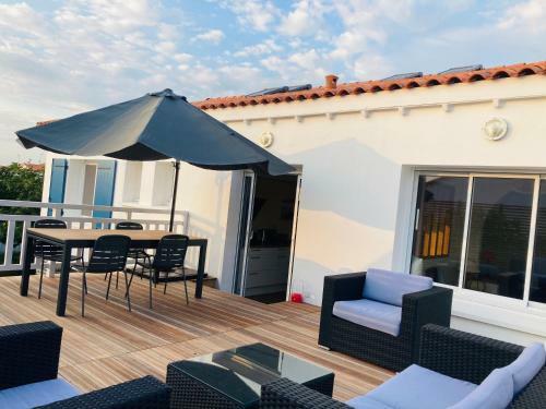 Le Courlis. Terrasse Suspendue, Charme Et Oc�an