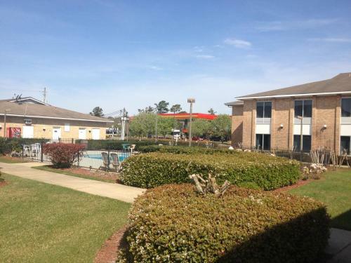 Motel America's Best Inn & Suites