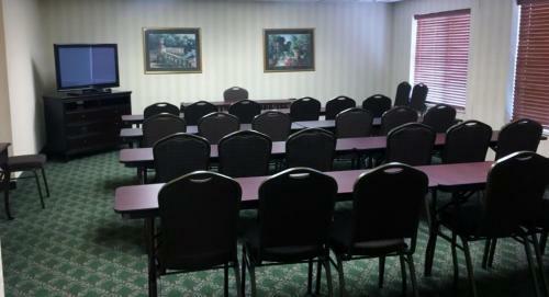 Hotel Greystone Inn & Suites