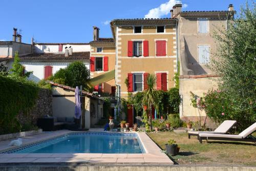 St Jean Du Gard : Spacious Apartment With Use Of Pool