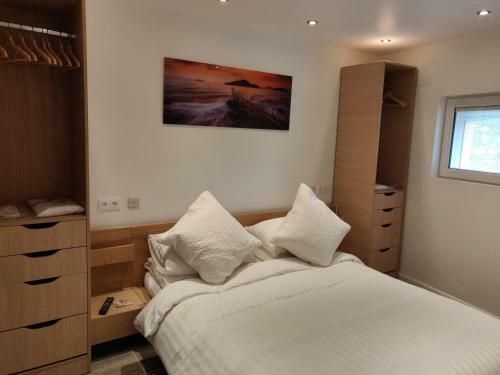 Dobbies Adults Only Boutique Apartment