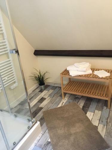 Chaumi�re En Bord de Mer