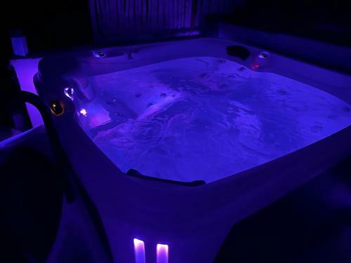 G�te C�venol Avec Spa Et Piscine Privatifs