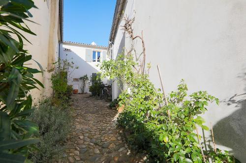 Maison Typique Retaise A Deux Pas Du Port