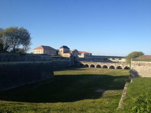 Clos De La Poudriere