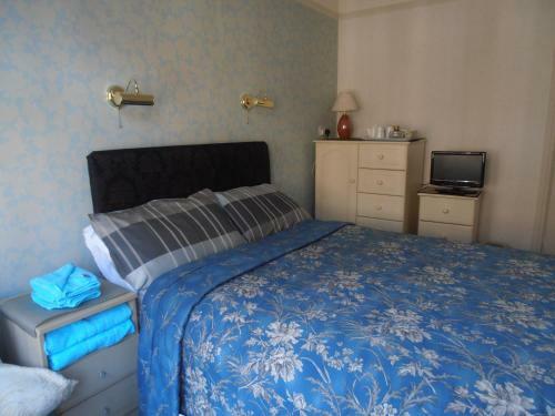 Hostal Riverside Guest House