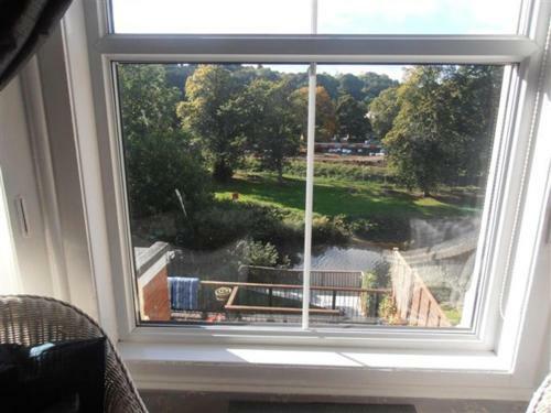 Hostal Riverside Guest House