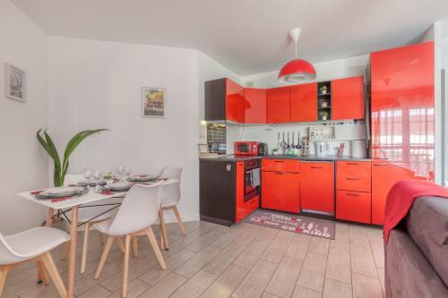 Au Calme. Apartment With Free Parking