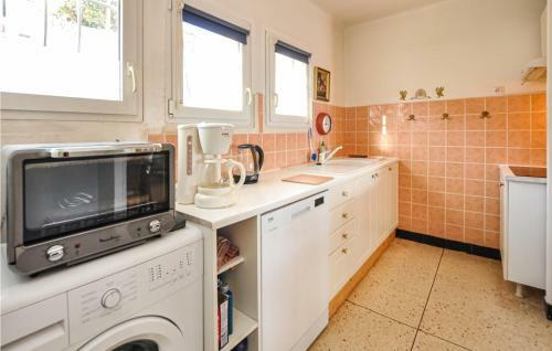 Nice Home In Roquebrune-sur-argens With 2 Bedrooms