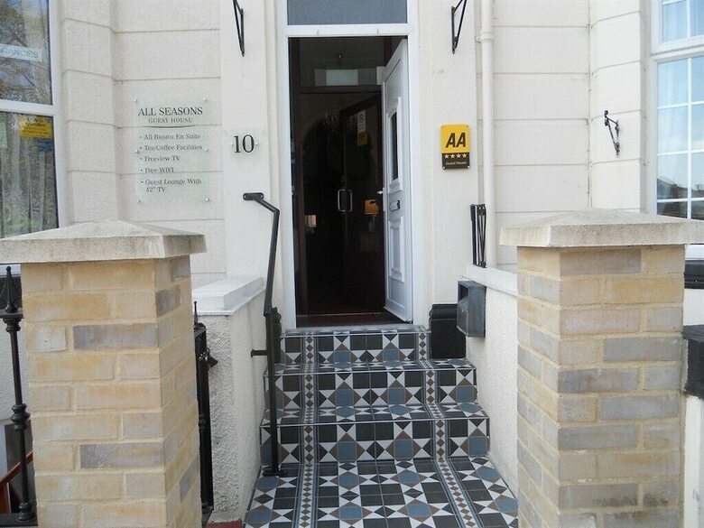 Hostal All Seasons Guest House