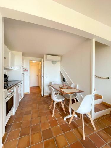 Superb Apartment With Balcony Near The Beach