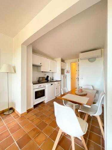 Superb Apartment With Balcony Near The Beach