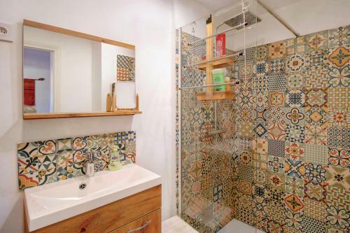 Apartamento Nice Studio For 2 With Balcony In Saint-rapha�l