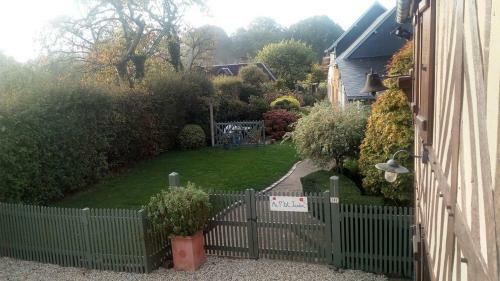 Hostal Au P'tit Jardin