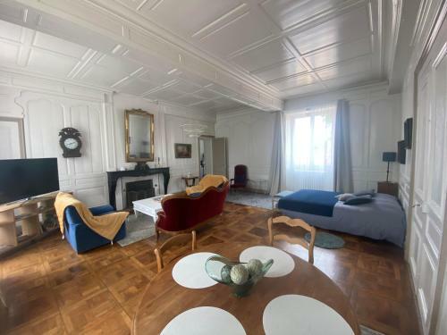 Hostal Ch�teau De Chatenay - Macon