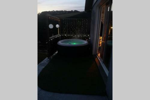 Petite Maison Chaleureuse Avec Spa Gonflable