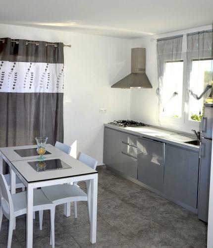 Apartment 4 People Near The Beach