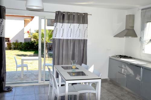 Seaside Apartment With Beach Service