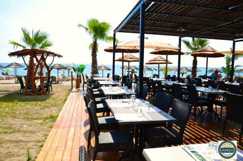 Seaside Apartment With Beach Service