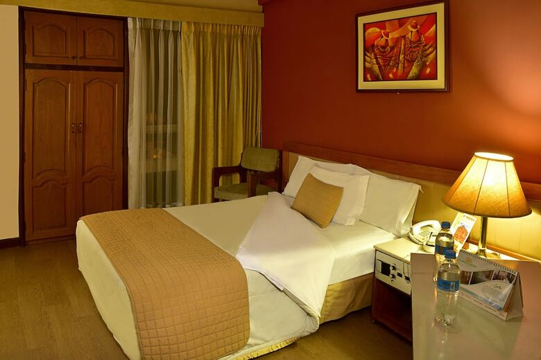 Hotel Cesars Plaza