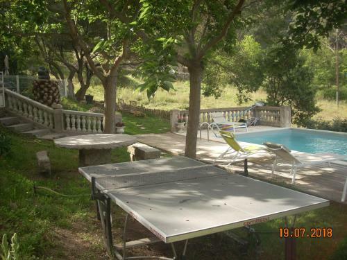 Demeure Traditionnelle En Pierre Avec Piscine