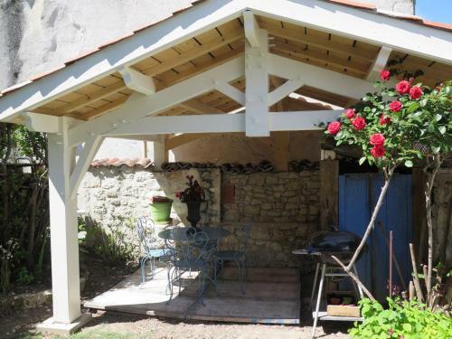 Holiday Home Les Volets Bleus