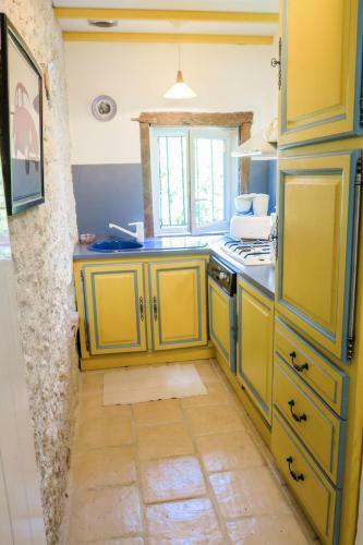 Holiday Home Les Volets Bleus