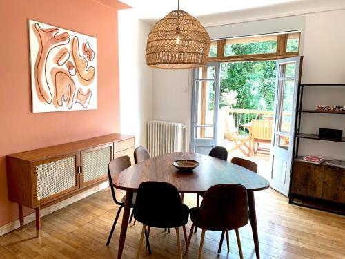 Villa Au Bord de La Rivi�re Avec Spa