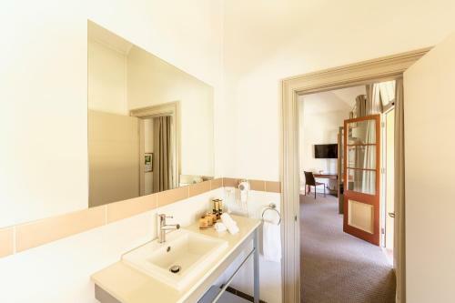 Hotel Q Station