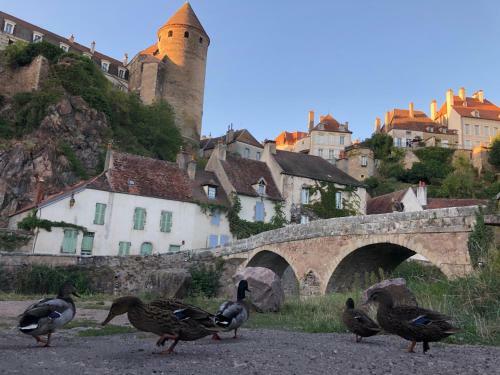 B�tisse Du Pont Pinard Et Son Granit Rose