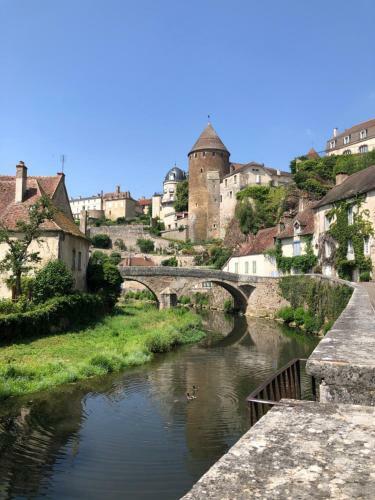 B�tisse Du Pont Pinard Et Son Granit Rose