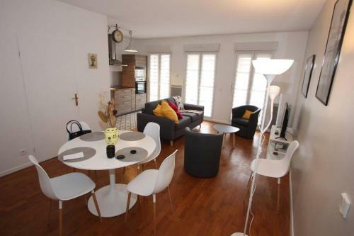 Sloan Square Apartment Bmyguest